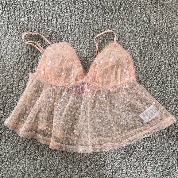 Edikted Tops - Elegant Lace Bralette in Peach